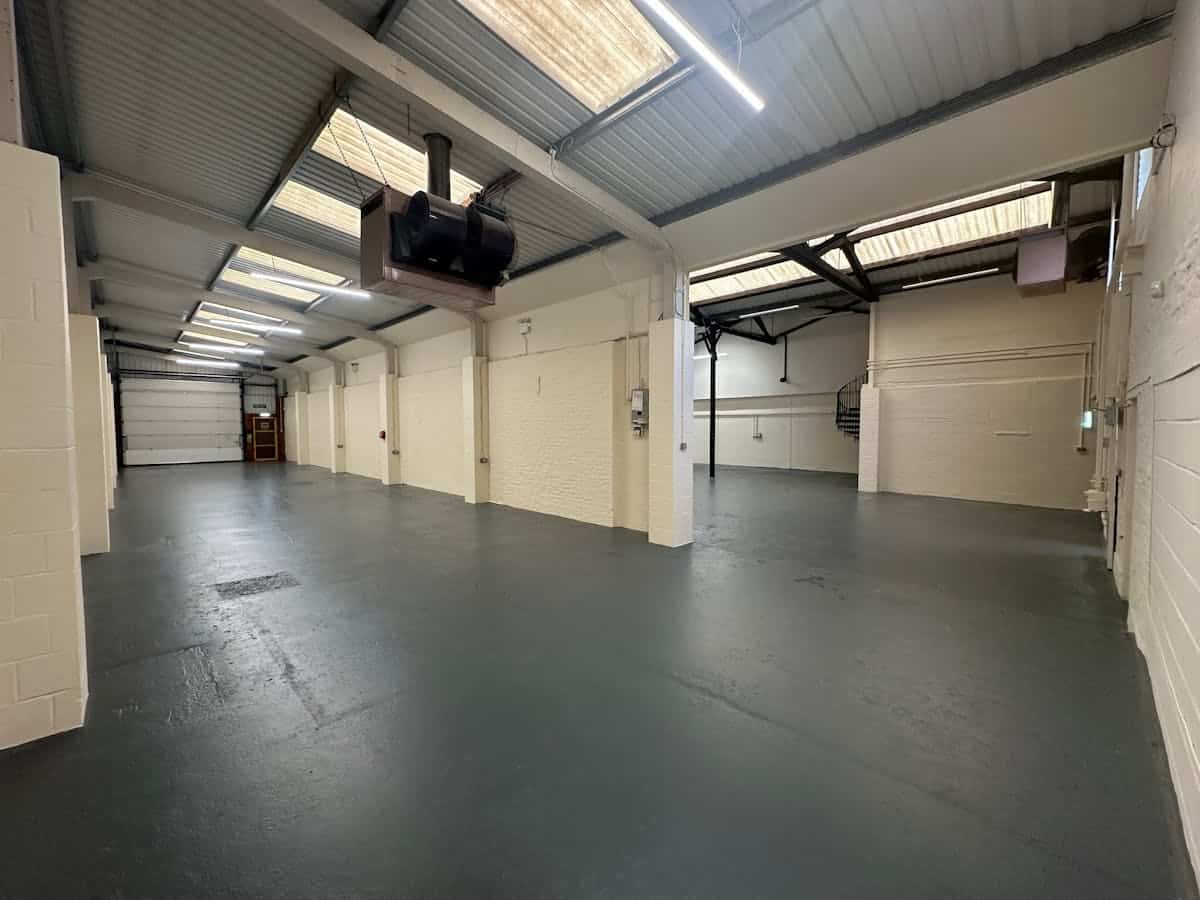 28c383209228931ae0cdb0944dd93e45 side warehouse.jpg
