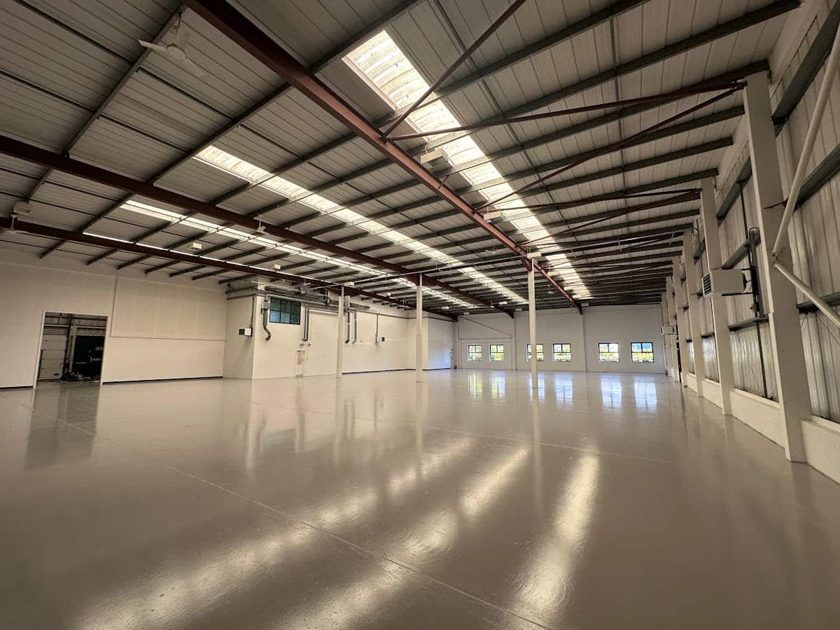 a04a6efeafc2ff87c0c1951bc22af4d3 warehouse i.jpg